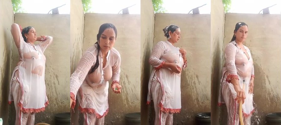 Sexy Desi Bhabhi Bathing