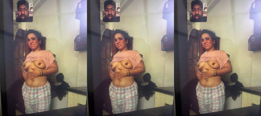 Sexy Mallu Wife Showing Lover